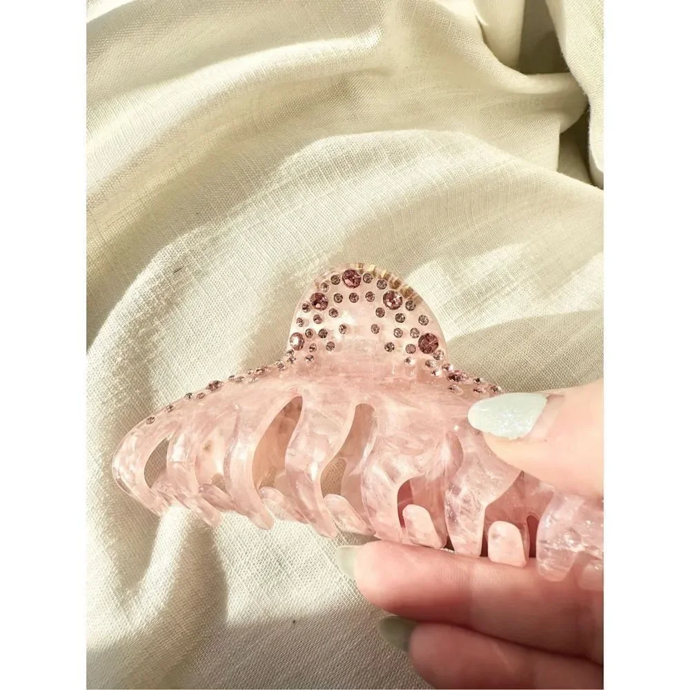 Pink with rhinestone hair claw￼